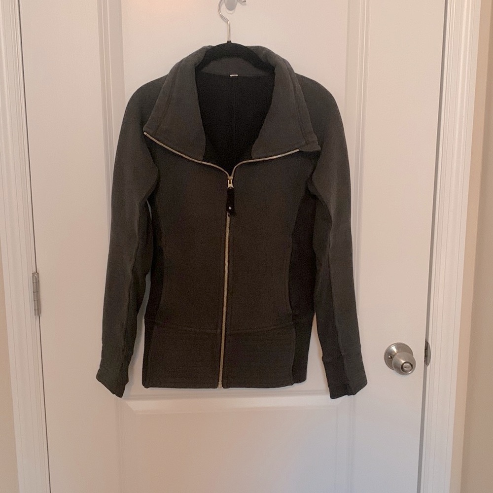 Lululemon Size 6 Zip-Up Sweater - Charcoal Gray